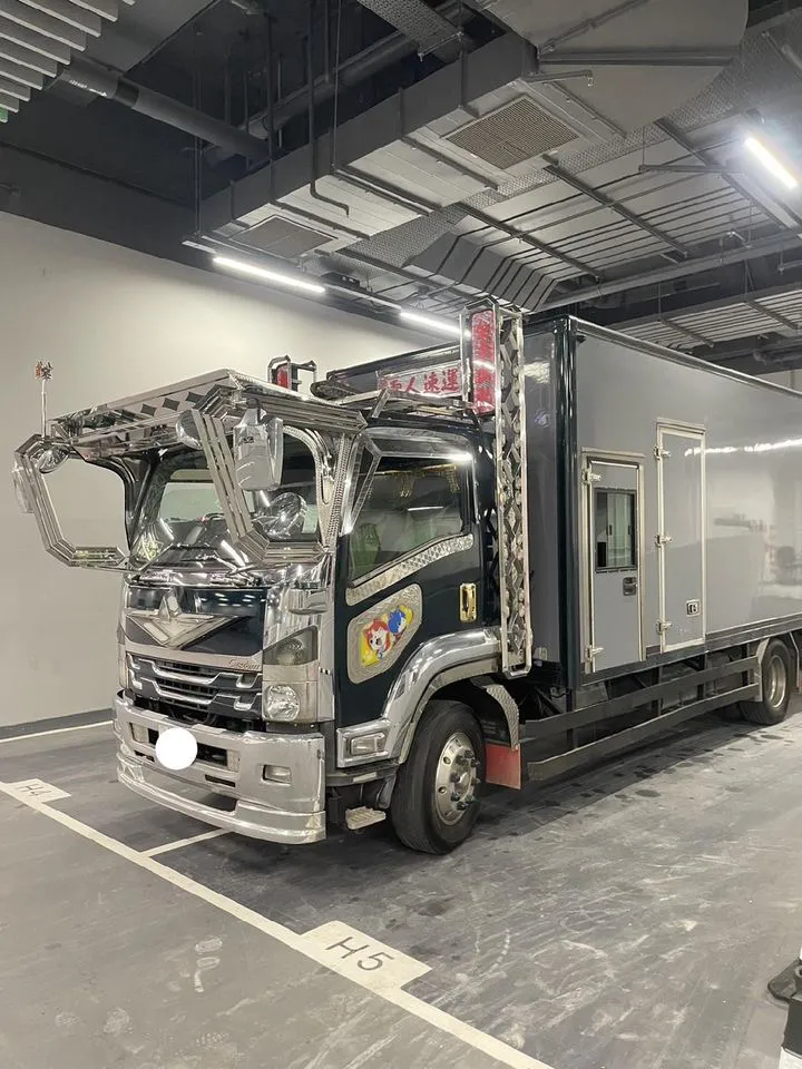 フロントバイザー装着車両 4