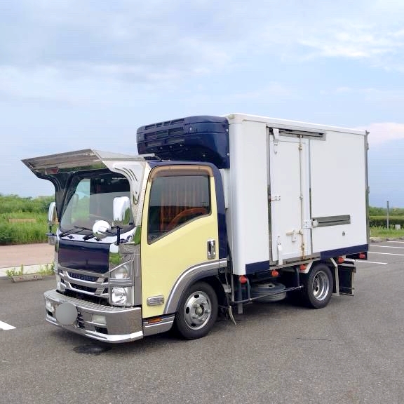 07エルフ K-306 フロントバイザー装着例