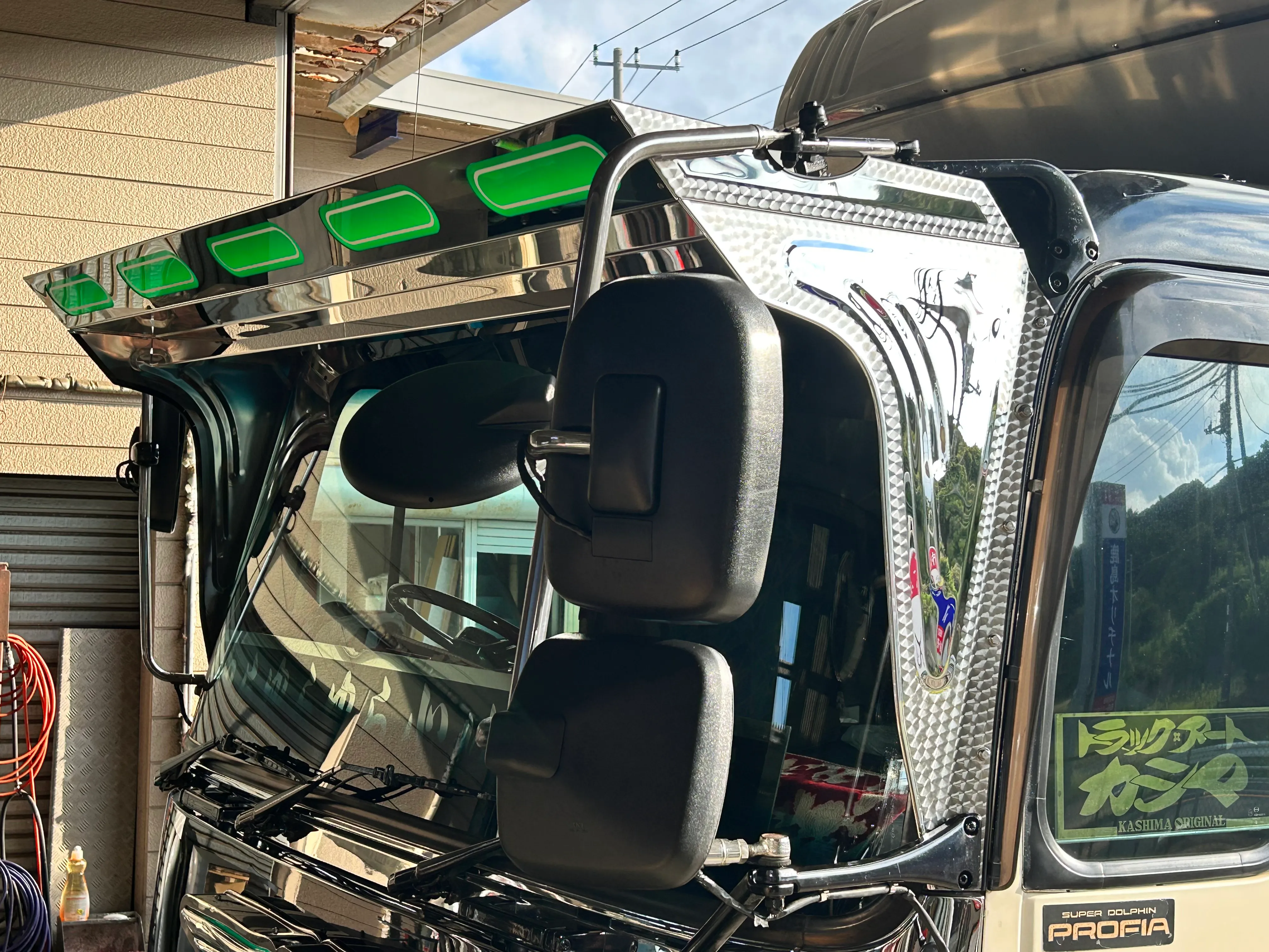 プロフィア テラヴィ K-322 フロントバイザー装着例