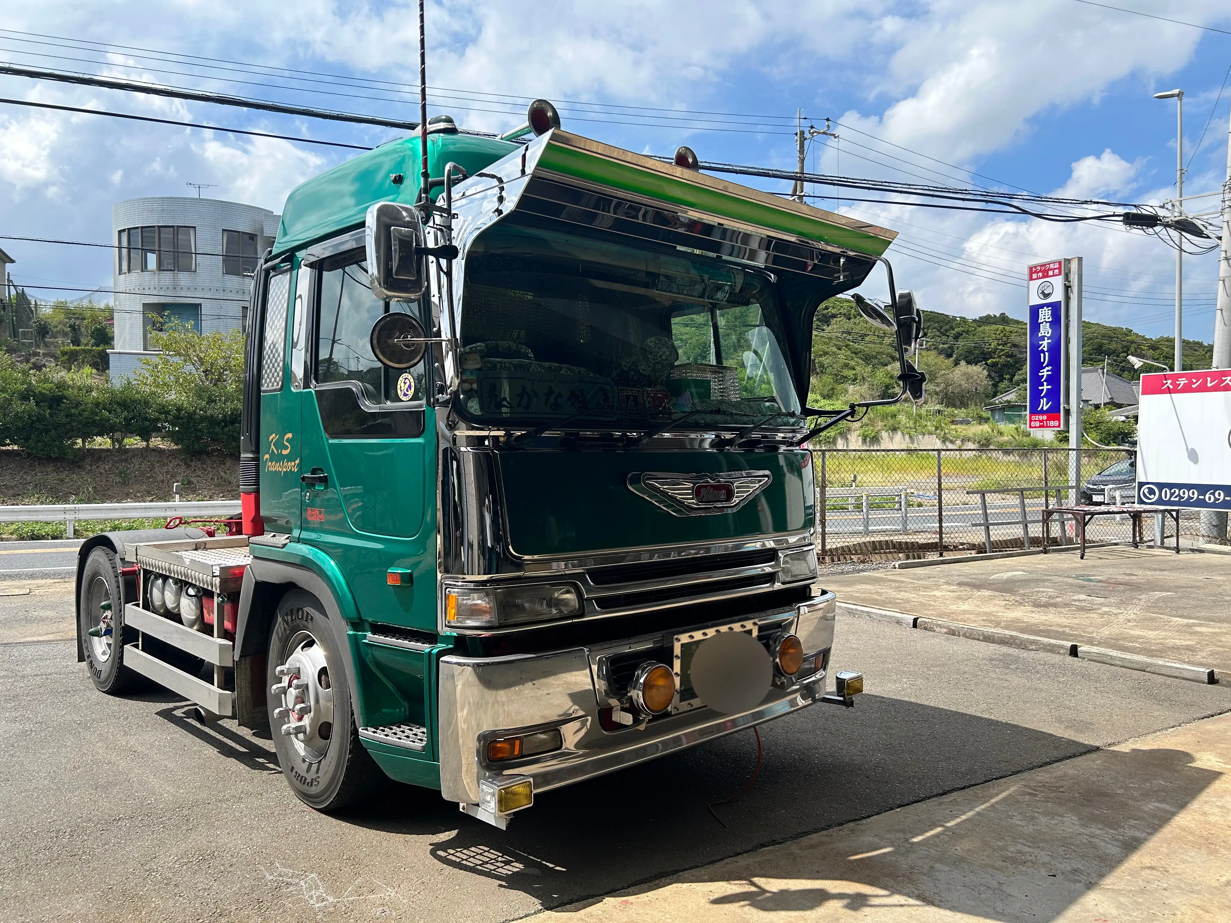 プロフィア テラヴィ K-308 フロントバイザー装着例