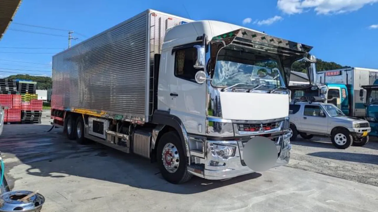 17スーパーグレート K-322 フロントバイザー装着例