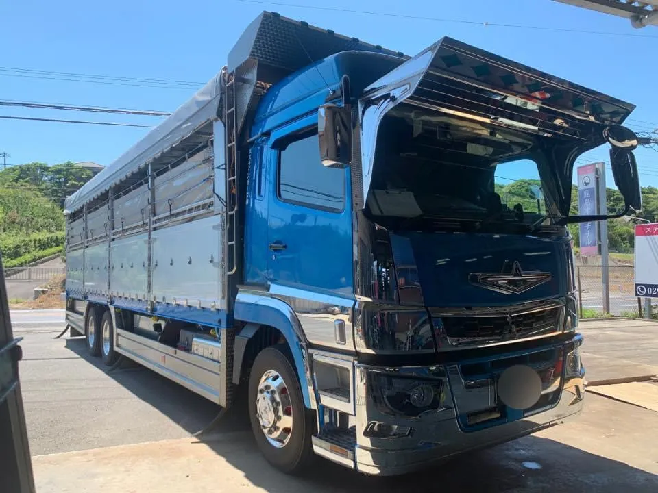 17スーパーグレート K-321 フロントバイザー装着例