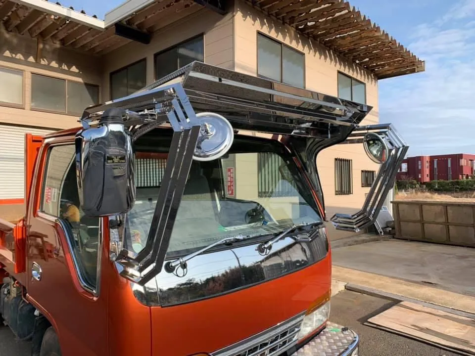 PMエルフ K-306 フロントバイザー装着例