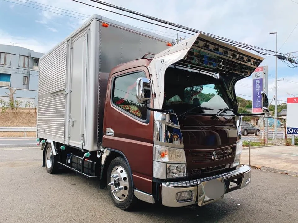 ブルーテックキャンター K-306 フロントバイザー装着例