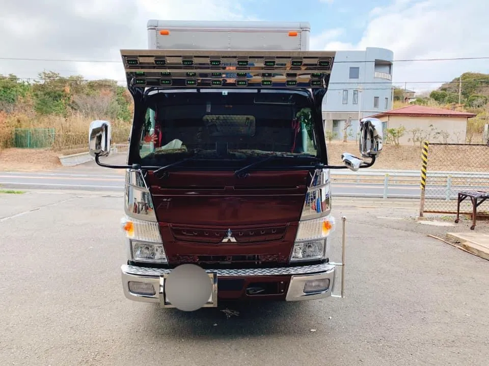 ブルーテックキャンター K-306 フロントバイザー装着例