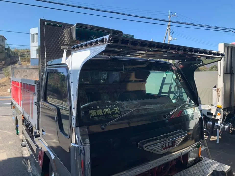 ニューキャンター フロントバイザー装着例