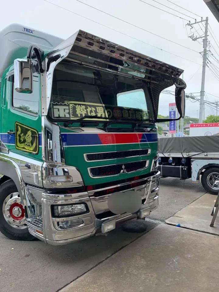 07スーパーグレート K-306 フロントバイザー装着例