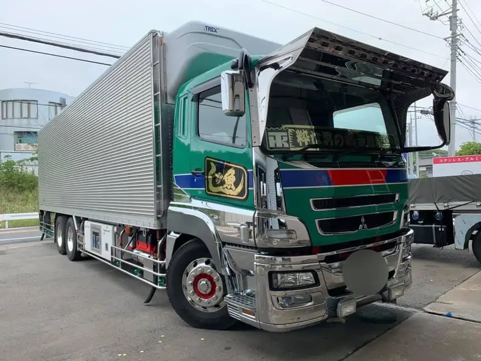 07スーパーグレート K-306 フロントバイザー装着例
