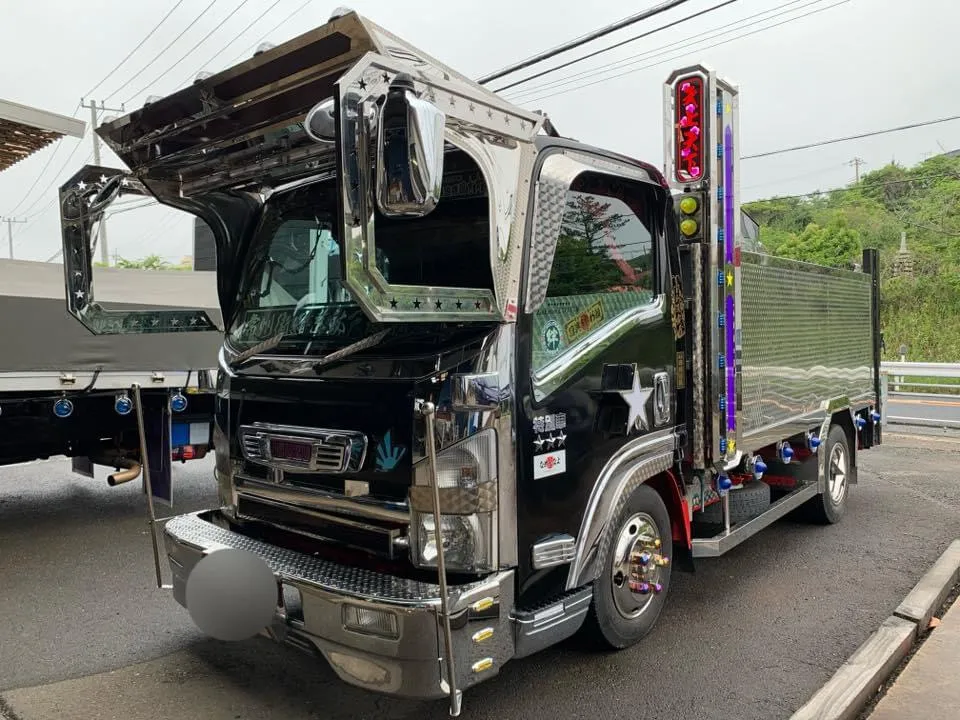 フロントバイザー装着車両 73