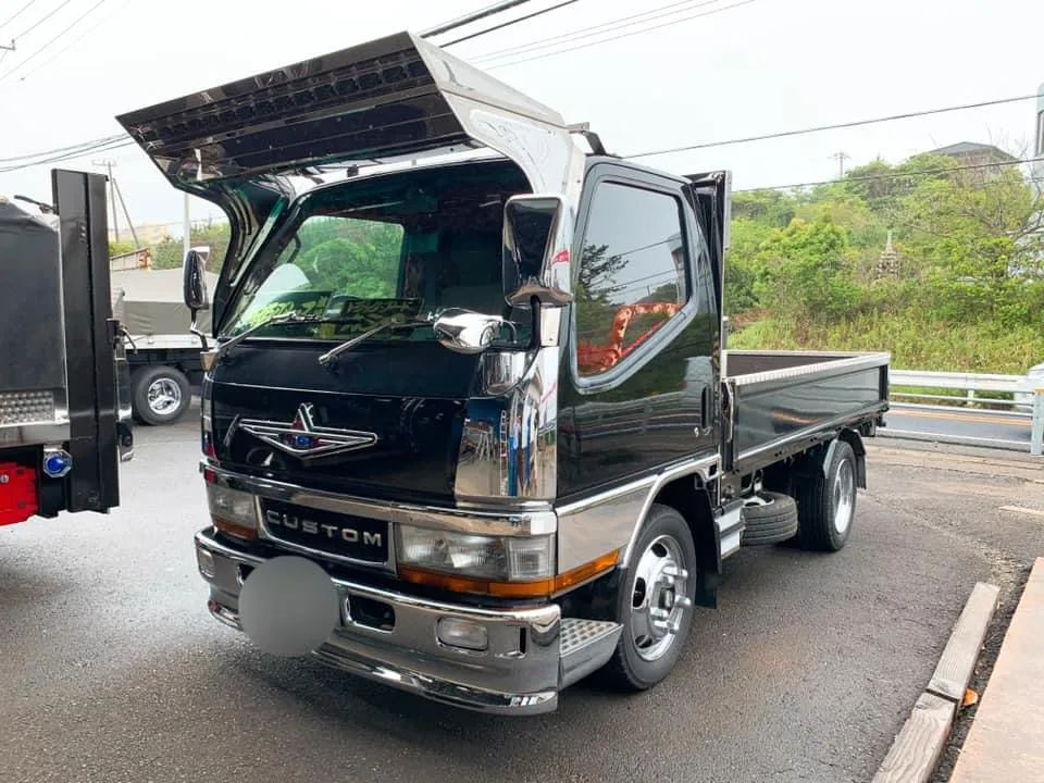 ニューキャンター K-306 フロントバイザー装着例