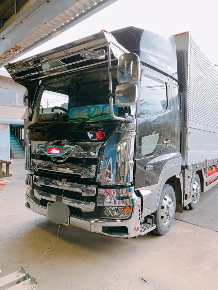 17プロフィア K-306 フロントバイザー装着例