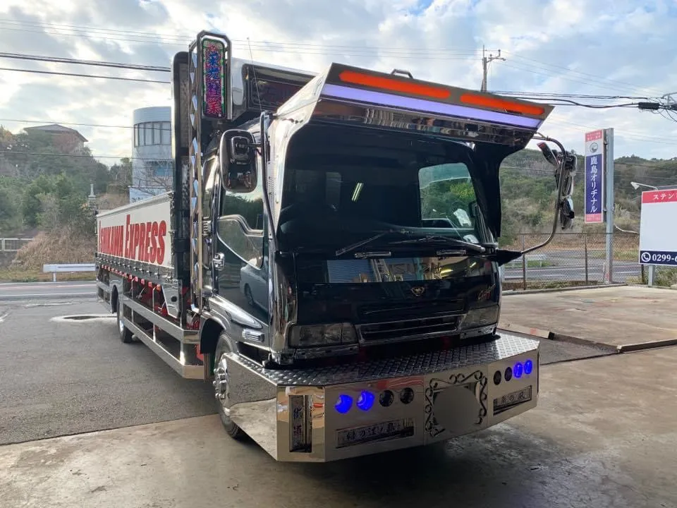 320フォワード K-309 EVO フロントバイザー装着例