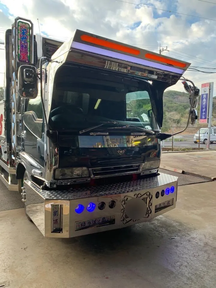 320フォワード K-309 EVO フロントバイザー装着例