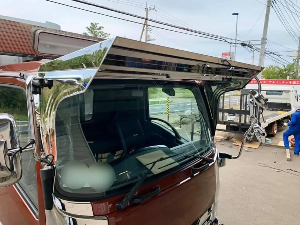 フロントバイザー装着車両 84