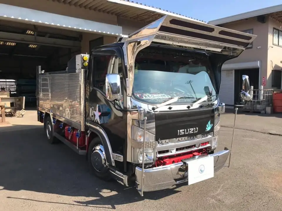 07エルフ K-309 EVO フロントバイザー装着例