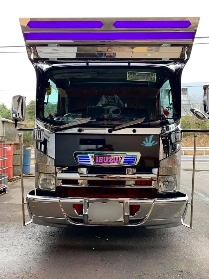 07エルフ K-309 EVO フロントバイザー装着例