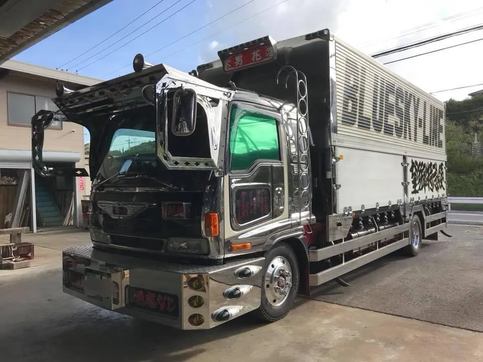 フロントバイザー装着車両 100