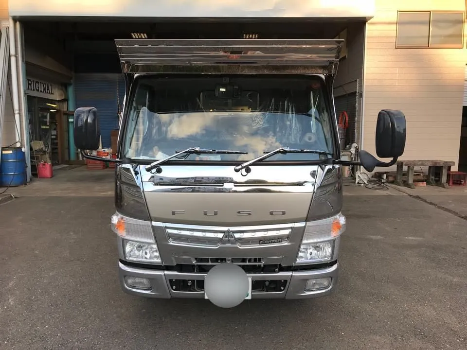 ブルーテックキャンター K-306 フロントバイザー装着例