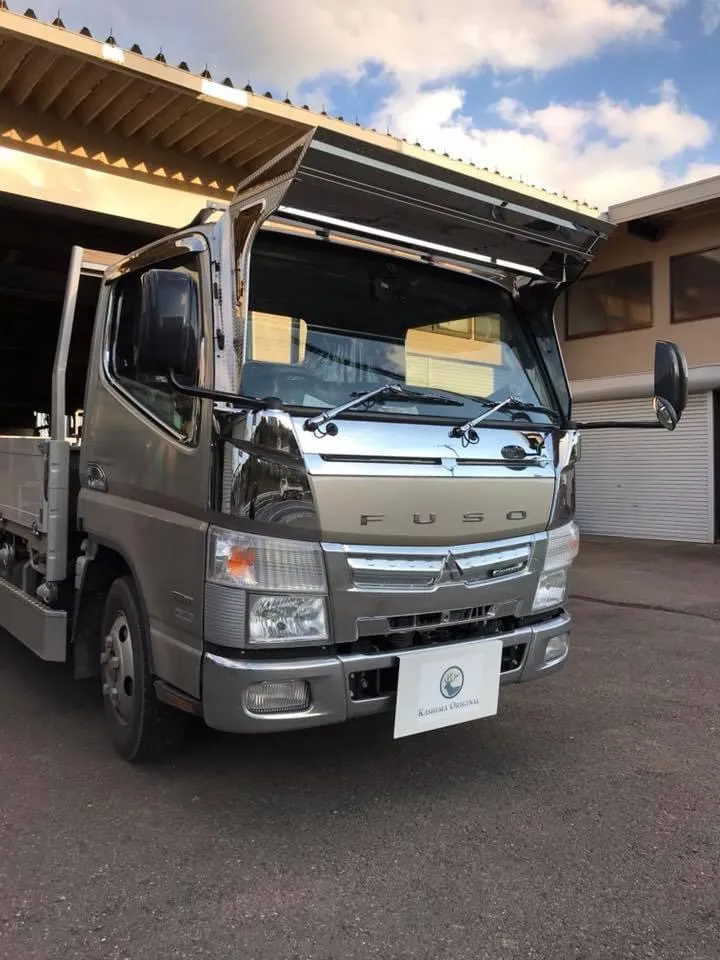 ブルーテックキャンター K-306 フロントバイザー装着例