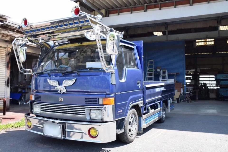 マツダ タイタン K-306 フロントバイザー装着例