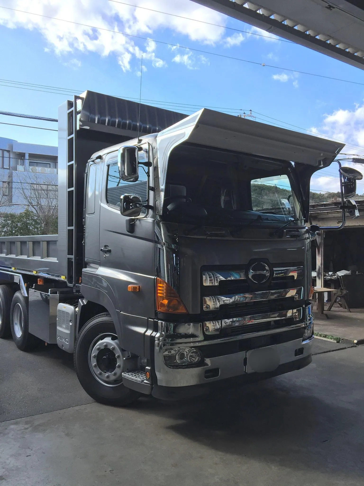 グランドプロフィア K-306 フロントバイザー装着例