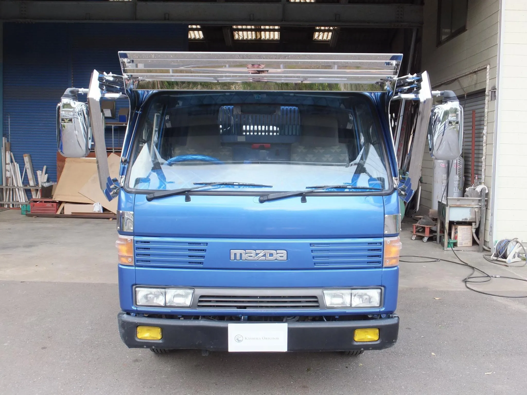 マツダ タイタン K-306 フロントバイザー装着例