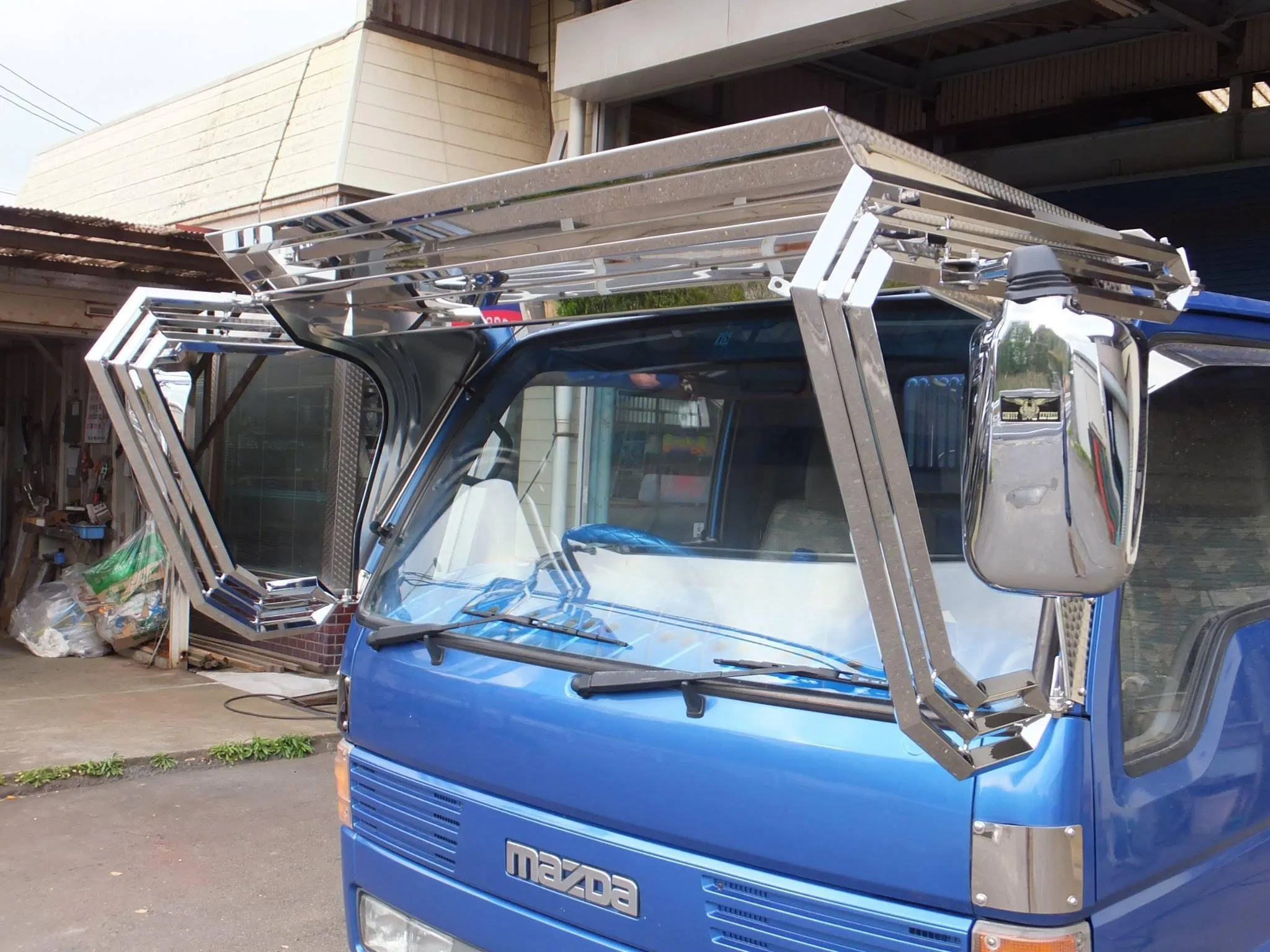 マツダ タイタン K-306 フロントバイザー装着例