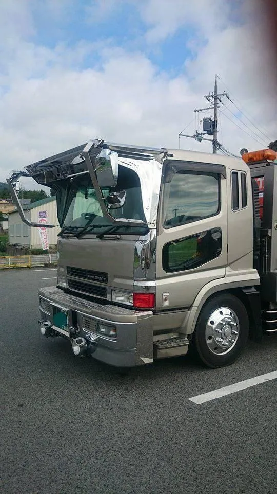 07スーパーグレート K-306 フロントバイザー装着例