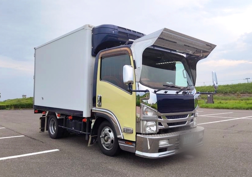07エルフ K-306 フロントバイザー装着例